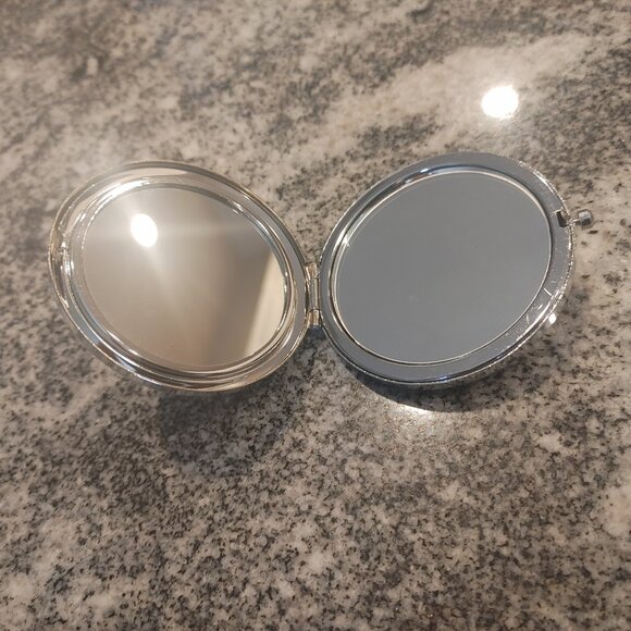 Vintage Gucci Compact Mirror with Box - Picture 13 of 16